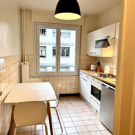 2 Bedroom Cosy Next To