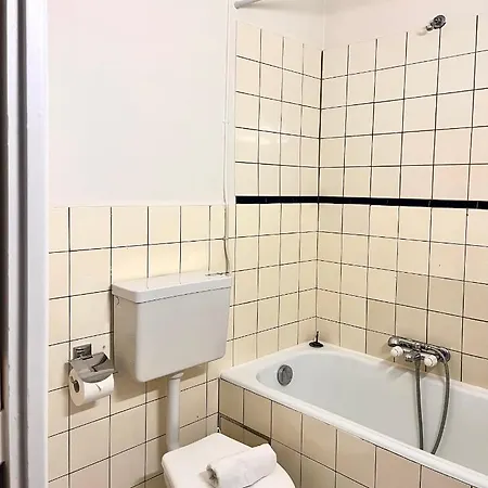 2 Bedroom Cosy Next To *